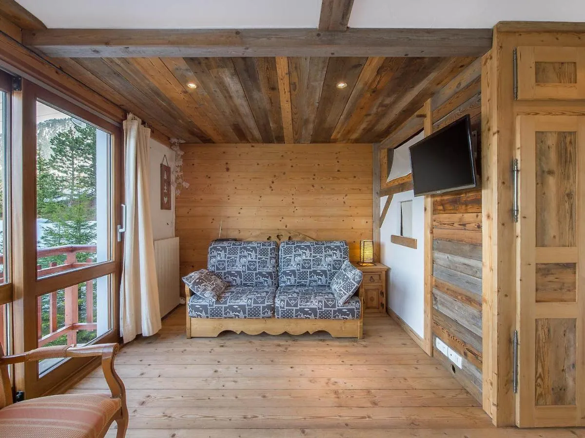 Appartement Renove Avec Cuisine Ouverte, Balcon Et Acces Direct Aux Pistes - Fr-1-563-19 Courchevel Apartment