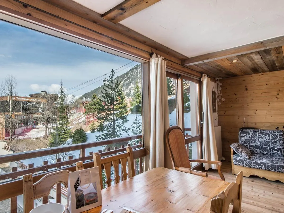 Appartement Renove Avec Cuisine Ouverte, Balcon Et Acces Direct Aux Pistes - Fr-1-563-19 Courchevel Apartment